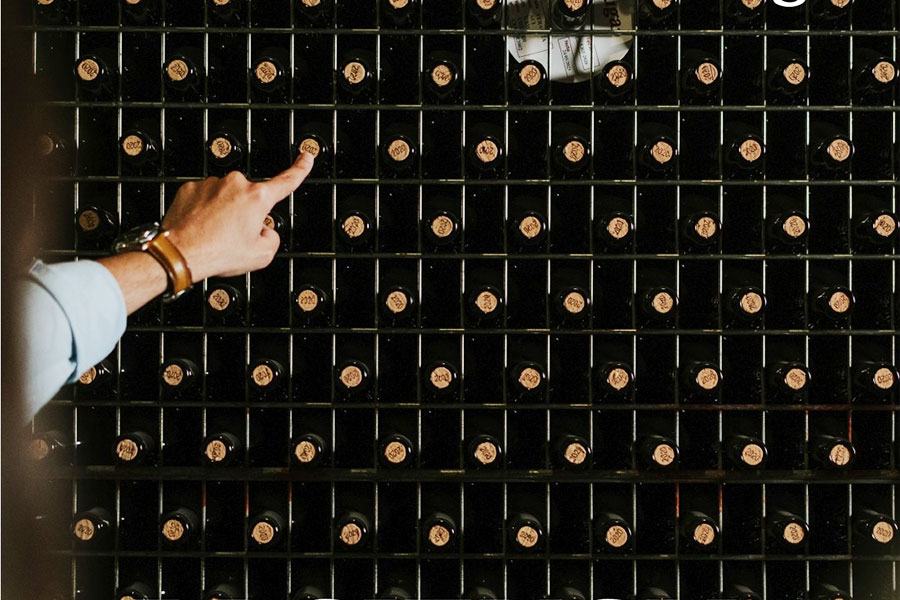 Mỗi chai rượu vang tại Bodegas Muga đều được chăm sóc tỉ mỉ