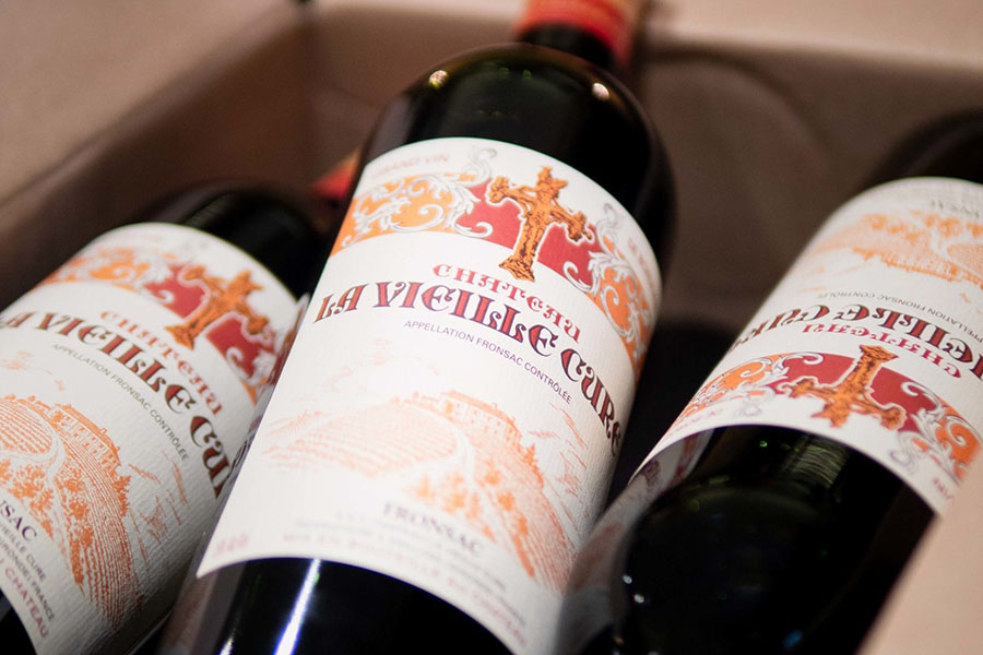 Đánh giá từ chuyên gia cho rượu vang đỏ Chateau La Vieille Cure 2018