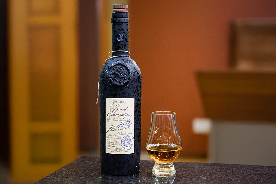 Cognac Grande Champagne 1973 được đóng chai vào tháng 2 năm 2020 sau gần 47 năm ủ trong thùng gỗ sồi