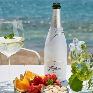 Freixenet Ice - Rượu vang sủi Cava hấp dẫn từ Freixenet, vùng Catalunya