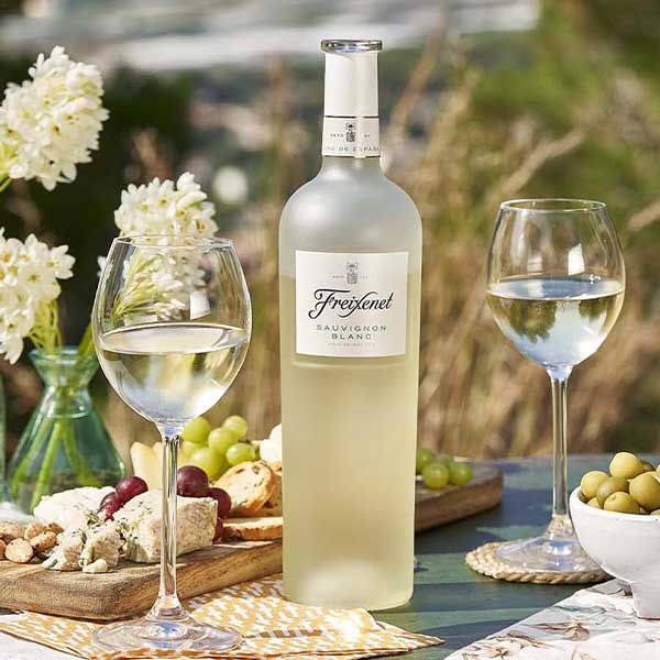 Freixenet Sauvignon Blanc - Rượu vang trắng hấp dẫn trong bộ sưu tập Spanish Wine Collection từ thương hiệu danh tiếng hàng đầu Tây Ban Nha