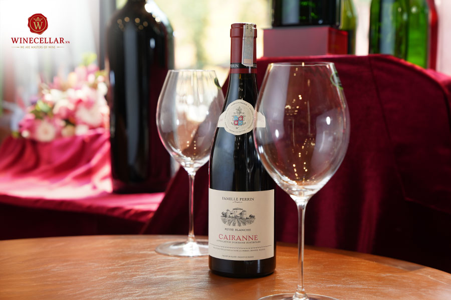 Hương vị rượu vang Pháp Famille Perrin Cairanne Peyre Blanche Rouge 2019