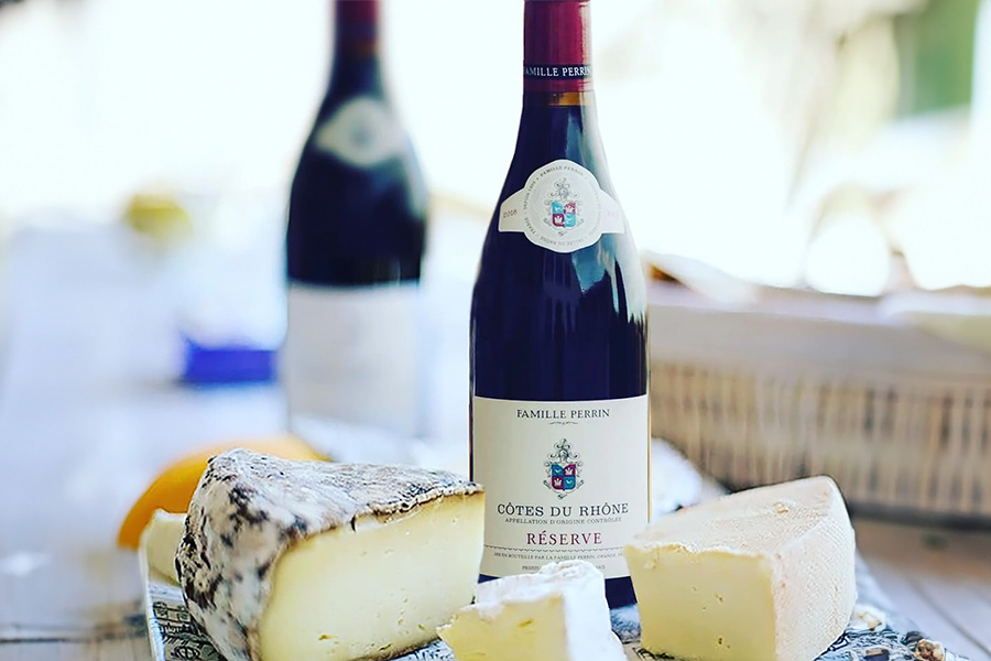 Thưởng thức rượu vang Pháp Famille Perrin Côtes-du-Rhône Rouge Réserve 2019 cùng thực phẩm theo ý kiến của chuyên gia 