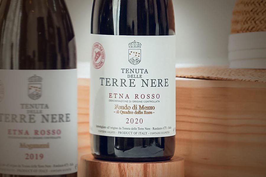Rượu vang đỏ Terre Nere Etna Rosso Feudo Di Mezzo 2020 được làm từ nho trồng trên thổ nhưỡng núi lửa