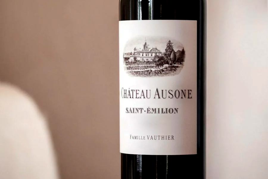 Rượu nhận về 100/100 điểm đánh giá từ Wine Enthusiast và 99/100 từ Robert Parker's Wine Advocate.