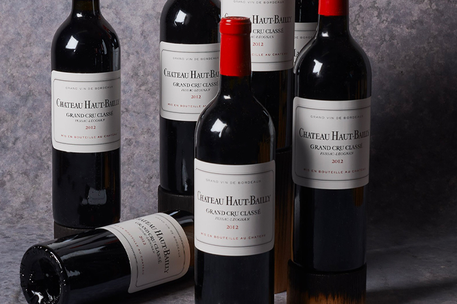 Rượu vang đỏ Château Haut-Bailly 2012 được pha trộn từ 60% Cabernet Sauvignon và 40% Merlot