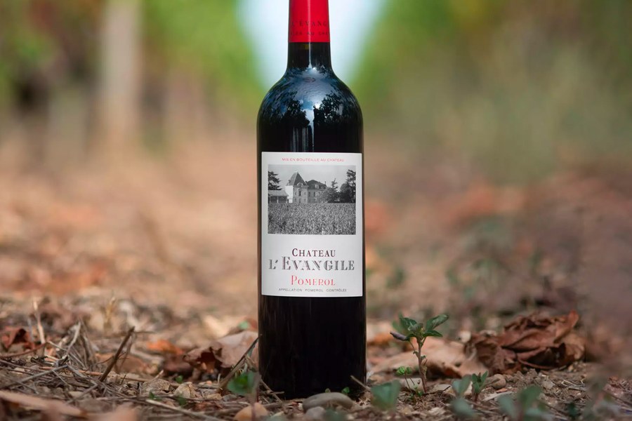 Rượu vang Pháp Château l’Evangile được pha trộn từ giống nho Merlot và Cabernet Franc.