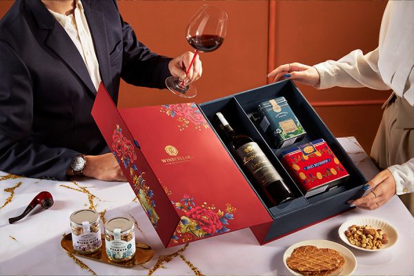 Phú Quý - Đoàn Viên là quà tặng doanh nghiệp ấn tượng, mang đậm dấu ấn riêng với thiết kế hộp sang trọng, độc quyền