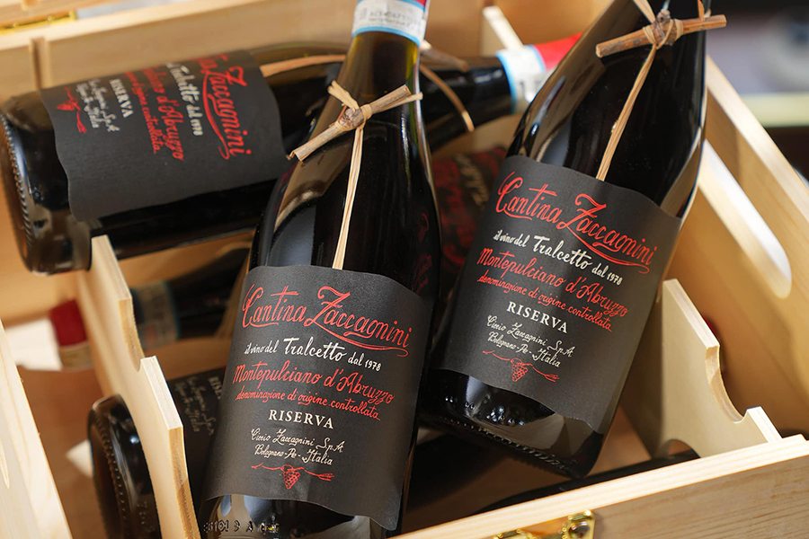 Thưởng thức rượu vang đỏ Cantina Zaccagnini Montepulciano d’Abruzzo Riserva 