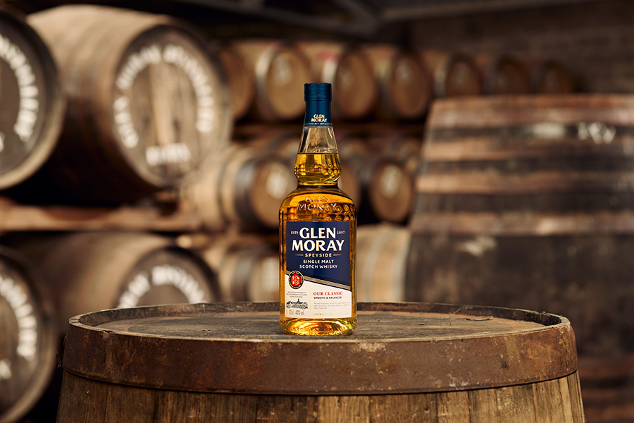 Glen Moray Our Classic được ủ hoàn toàn trong thùng gỗ sồi Mỹ, nổi bật với phong cách tươi mới, trẻ trung và đậm chất Speyside