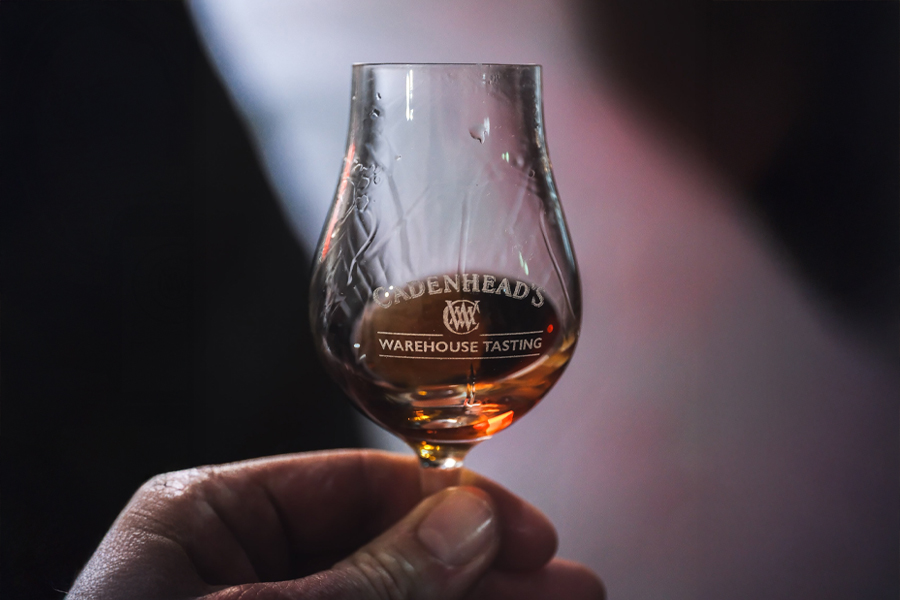 Ngoài whisky, Cadenhead’s còn đóng chai các loại rượu mạnh khác như gin, rum, cognac.